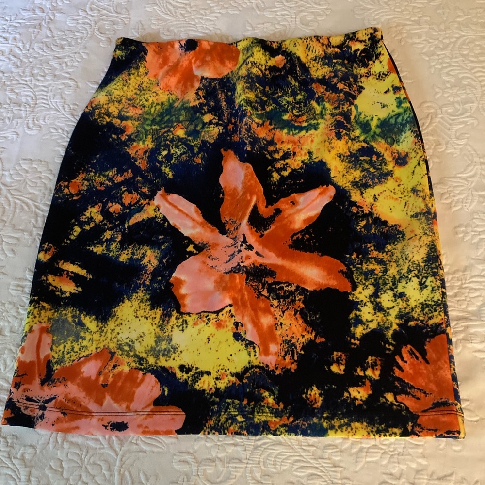 Betsy Johnson Pencil Skirt Floral - Size L